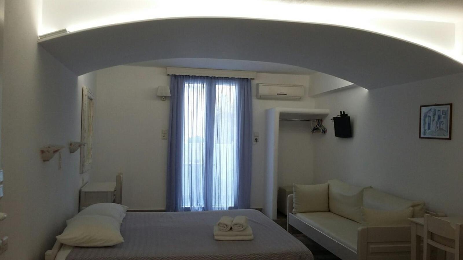 Blue Sky Summer Naxos City Bagian luar foto
